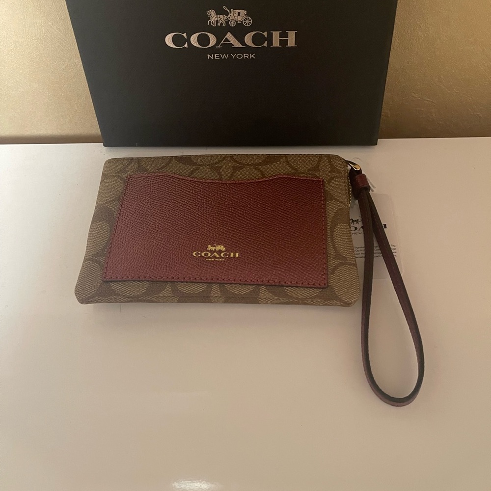 Coach NWT wristlet wallet F22713 Khaki/ Metallic Cherry center zip